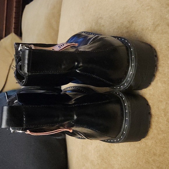 Zara kids black zip up combat boots. With studs size 38 (7) - Picture 4 of 9